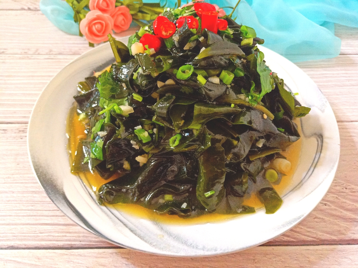 Cold seaweed dish