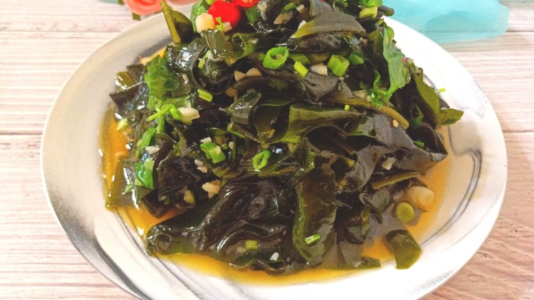 Cold seaweed dish