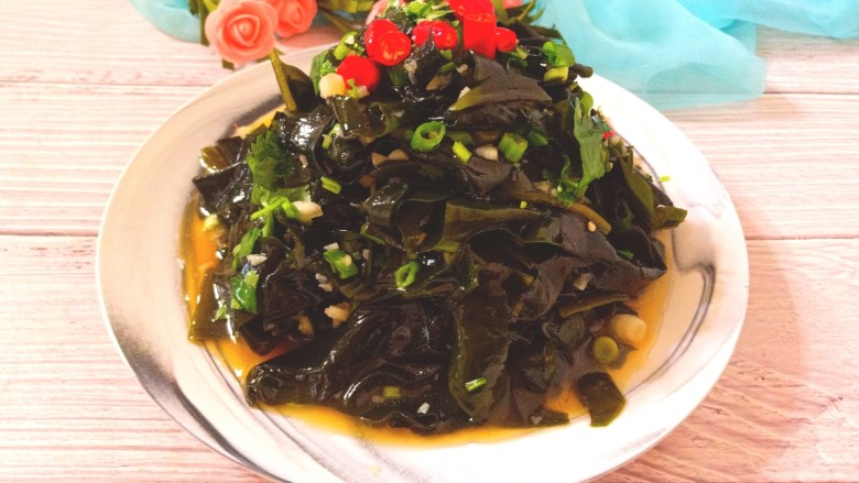 Cold seaweed dish