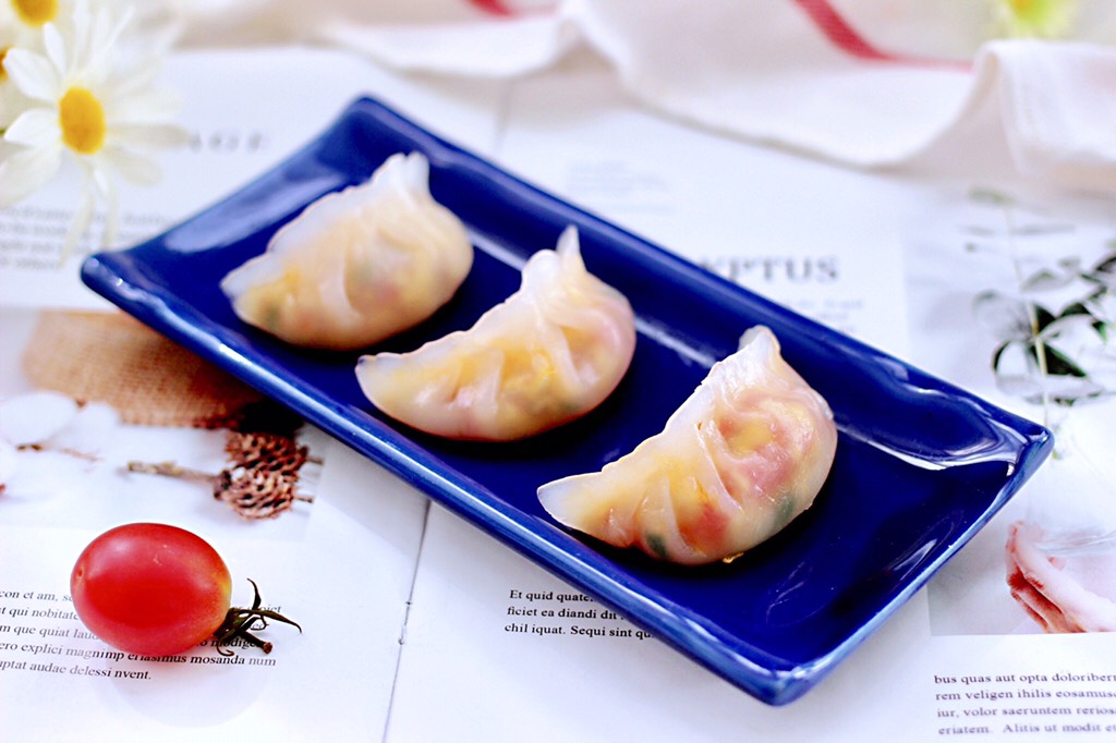 Tomato, shrimp, egg and crystal steamed dumplings