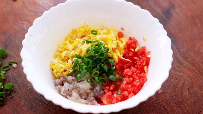 Tomato, shrimp, egg and crystal steamed dumplings