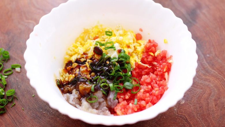 Tomato, shrimp, egg and crystal steamed dumplings