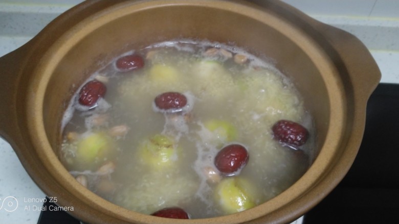 Millet, manjing, wolfberry porridge