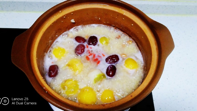 Millet, manjing, wolfberry porridge