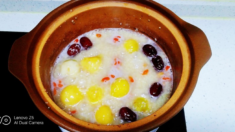 Millet, manjing, wolfberry porridge