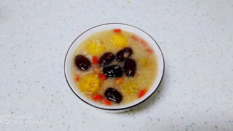 Millet, manjing, wolfberry porridge