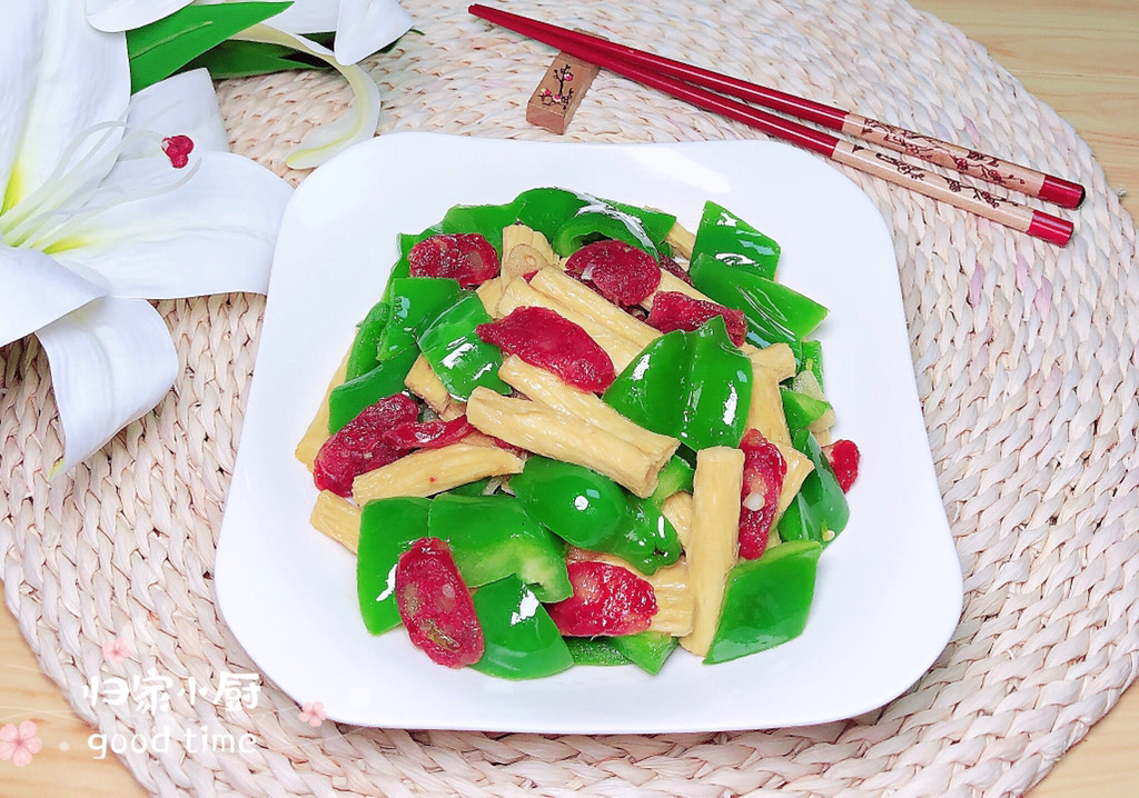 Stir-fried yuba with green pepper