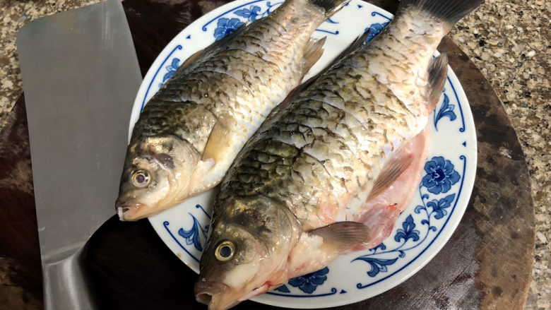 Braised crucian carp in sauce➕This year's flowers are better than last year's red