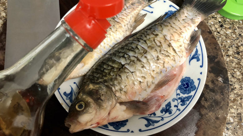 Braised crucian carp in sauce➕This year's flowers are better than last year's red