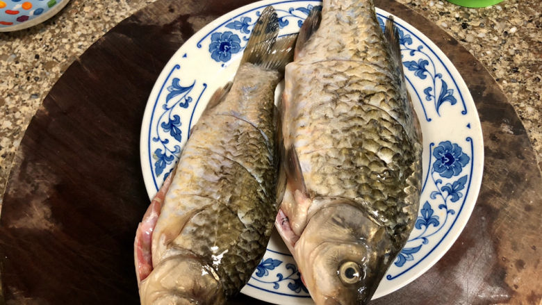 Braised crucian carp in sauce➕This year's flowers are better than last year's red