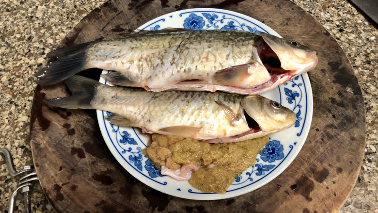 Braised crucian carp in sauce➕This year's flowers are better than last year's red