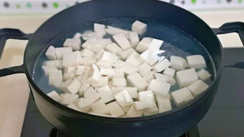 Kelp and tofu soup