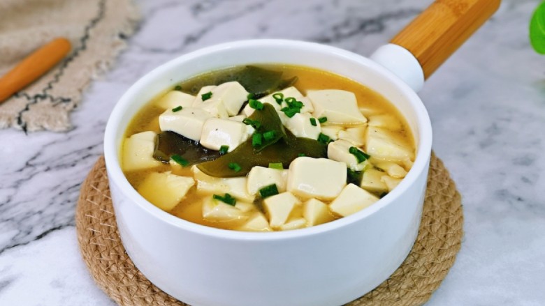 Kelp and tofu soup