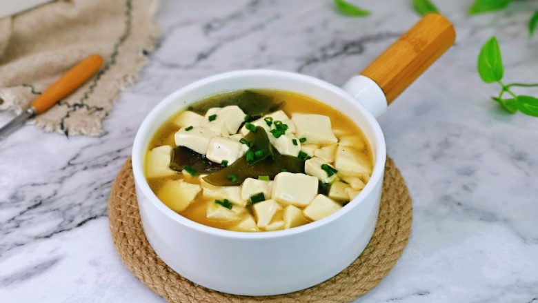 Kelp and tofu soup