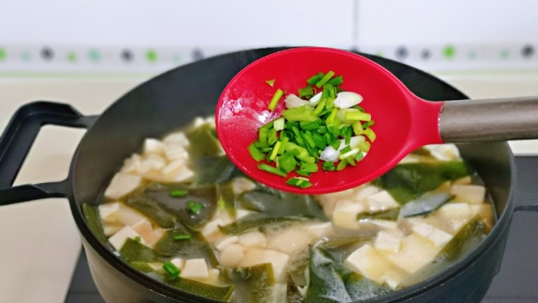 Kelp and tofu soup