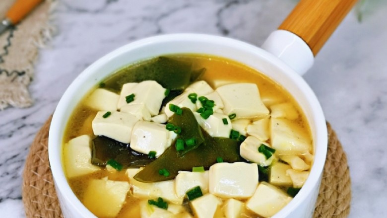 Kelp and tofu soup