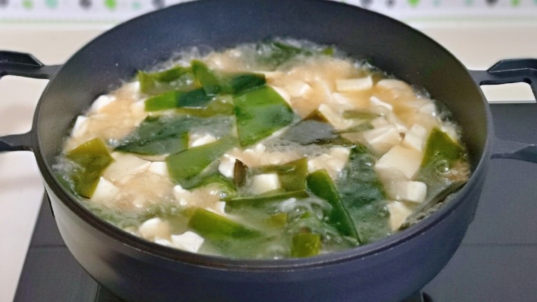 Kelp and tofu soup