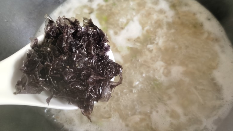 Seaweed and shrimp skin soup