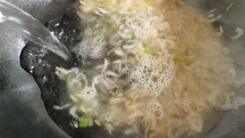 Seaweed and shrimp skin soup