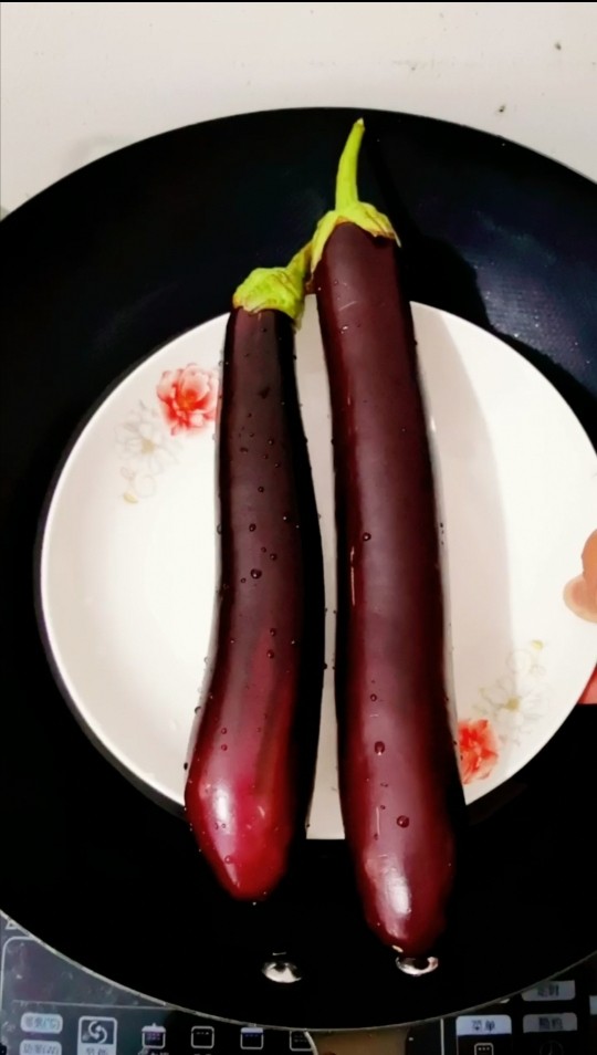 Steamed eggplant with garlic vermicelli