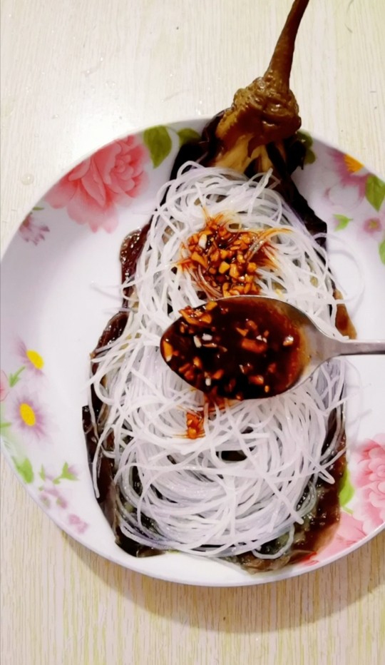 Steamed eggplant with garlic vermicelli