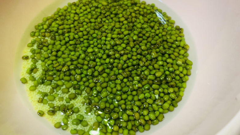 Mung bean and millet porridge