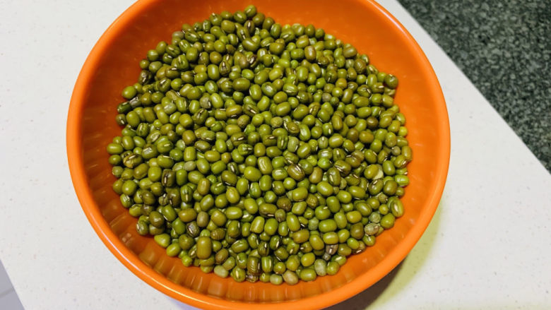 Mung bean and millet porridge