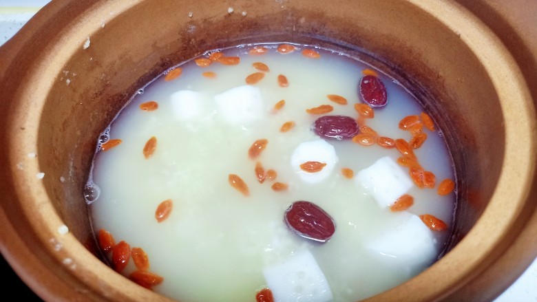 Yam and wolfberry porridge