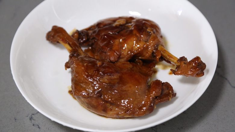 Duck legs in sauce