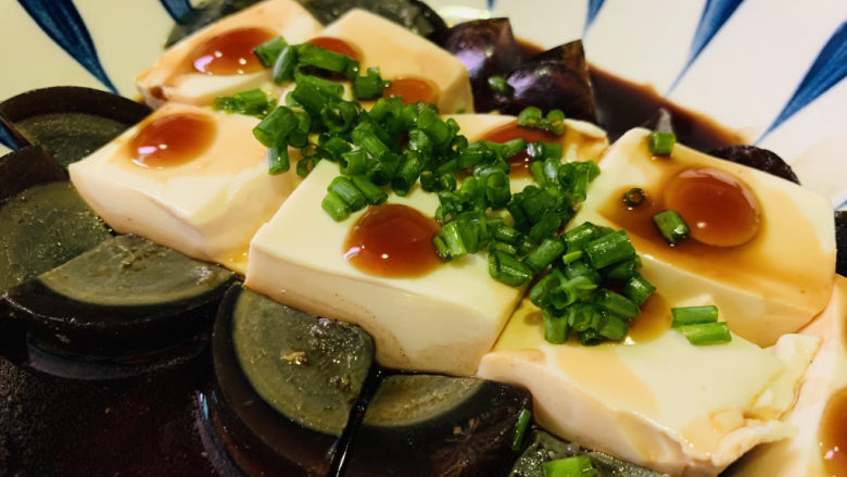 Scallions mixed with tofu