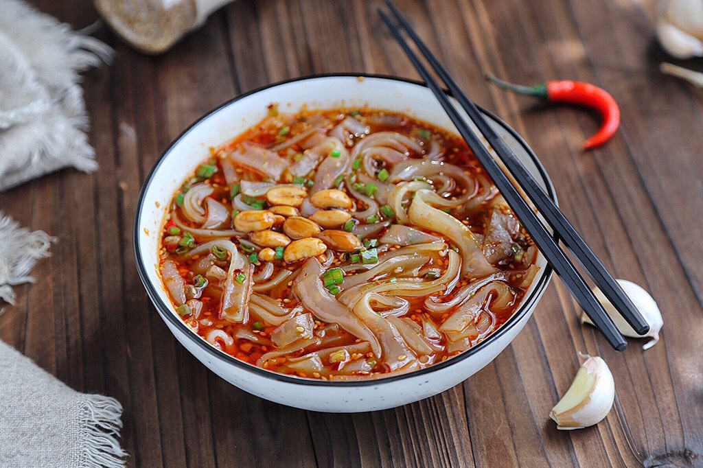 Hot and sour noodles