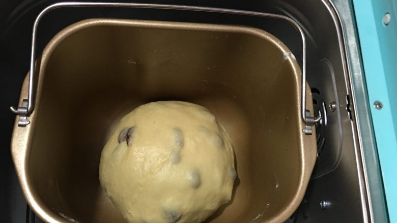 Bread machine version of dried fruit oatmeal toast