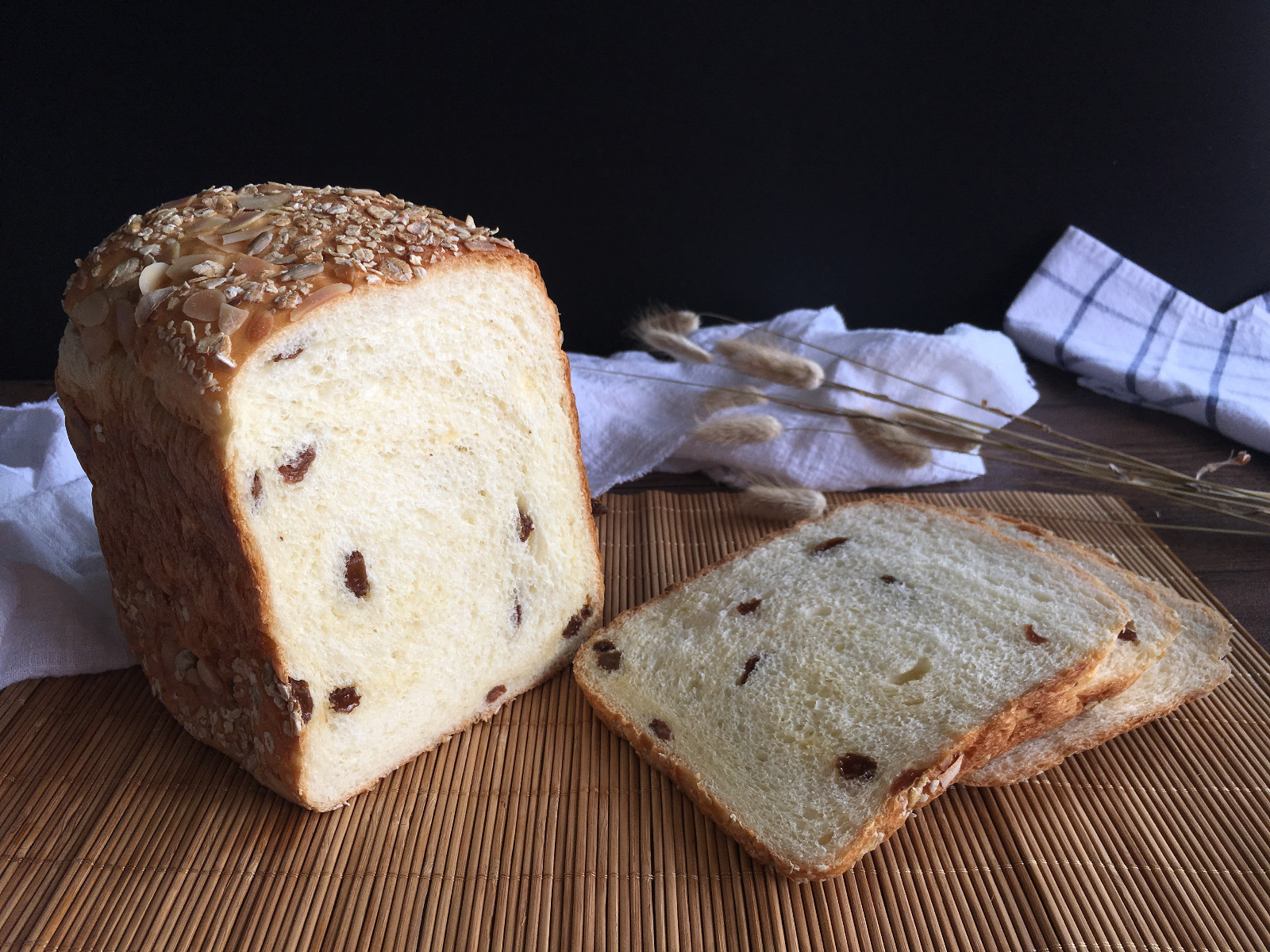 Bread machine version of dried fruit oatmeal toast