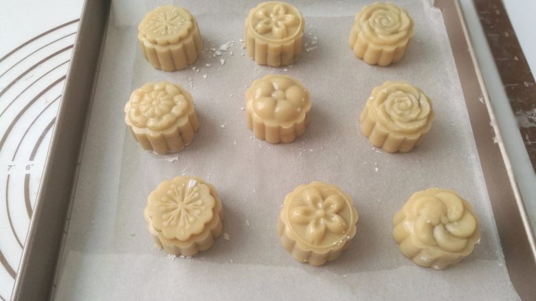 Cantonese-style mooncakes