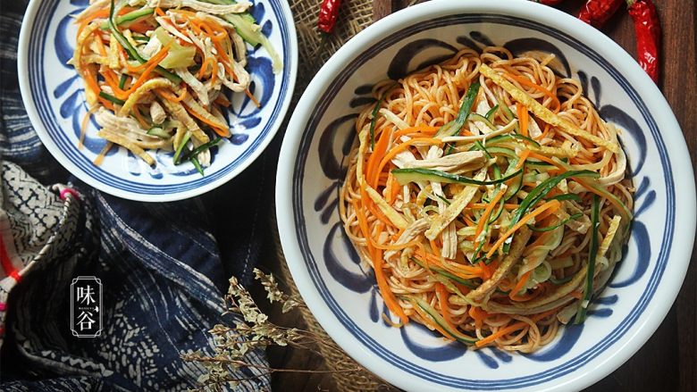 A bowl of noodles that is essential in summer ~ Cold Shredded Chicken Noodles