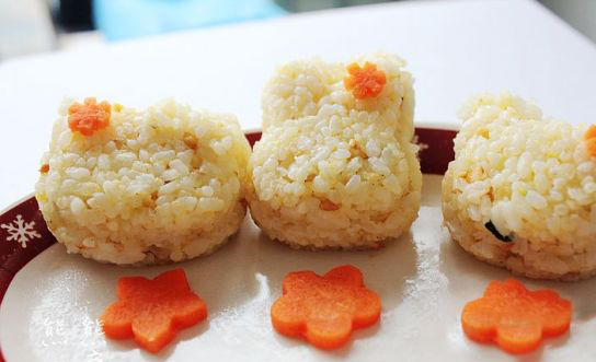 Egg-flavored crispy rice balls