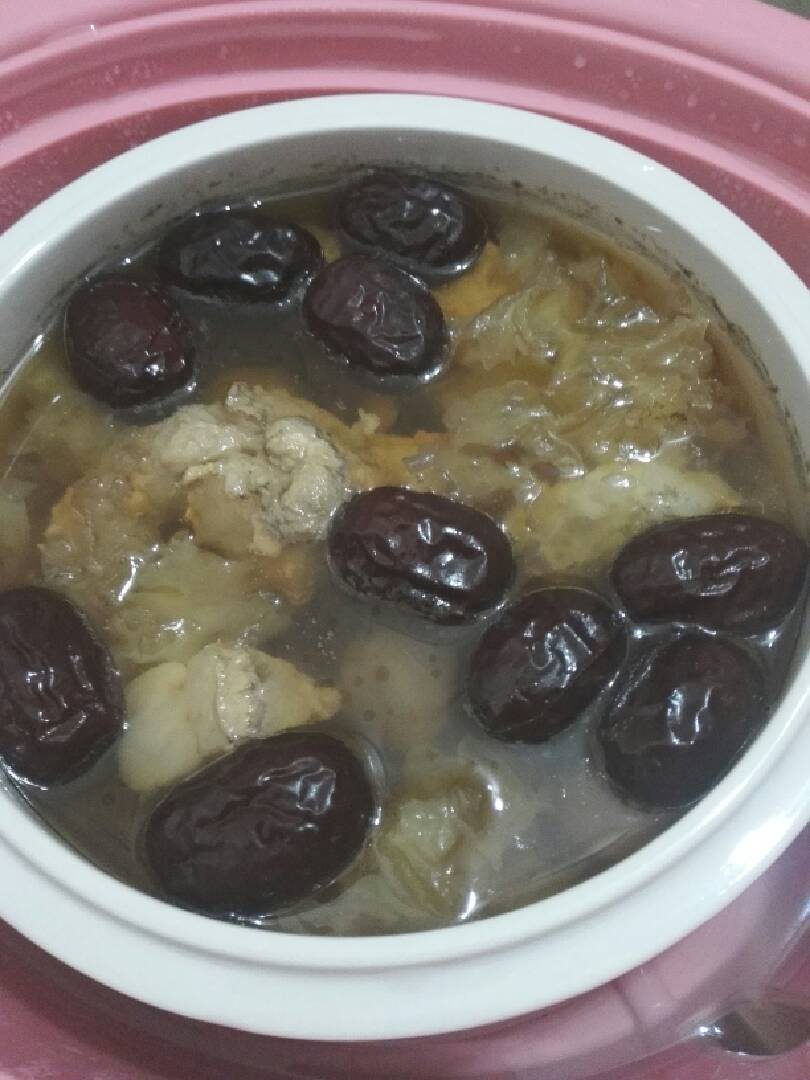 Tremella (Snow Fungus) Red Dates, Longan and Pork Ribs Soup