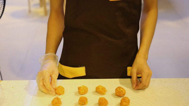 Different golden mooncakes