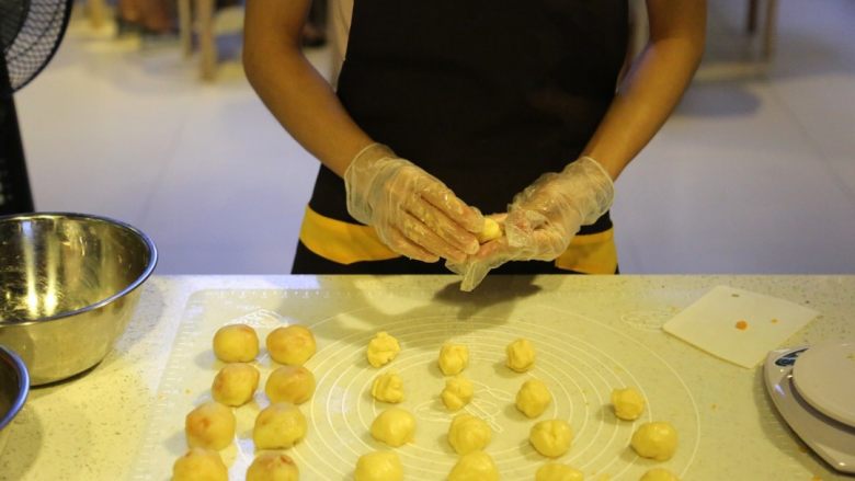 Different golden mooncakes