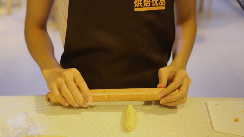 Different golden mooncakes