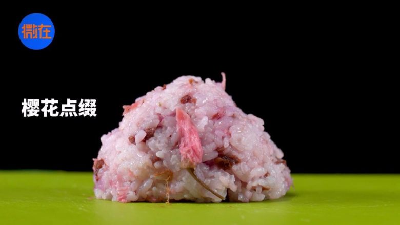 Homemade beautiful cherry blossom rice balls, leftover rice can bring spring