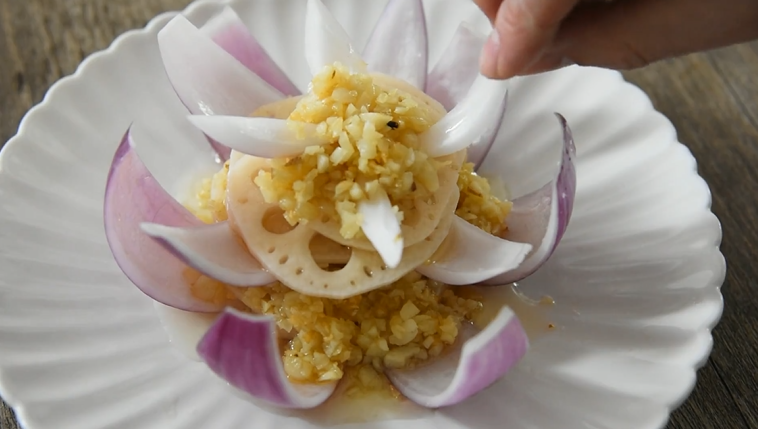 Have you ever tasted onions and lotus roots like this - lotus onions