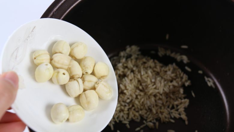 Tremella and lotus seed oatmeal