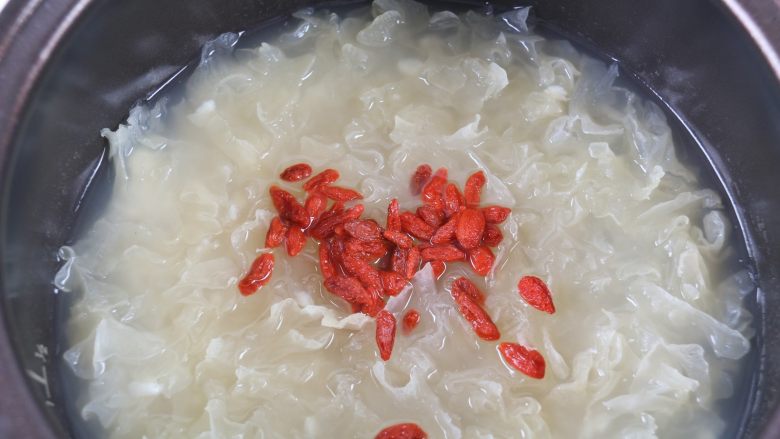 Tremella and lotus seed oatmeal