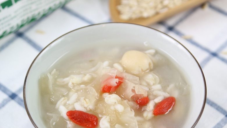 Tremella and Lotus Seed Oatmeal Porridge