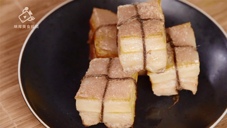 Oolong tea-flavored Dongpo pork, a classic dish that is fat but not greasy