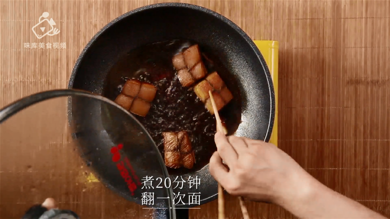 Oolong tea-flavored Dongpo pork, a classic dish that is fat but not greasy