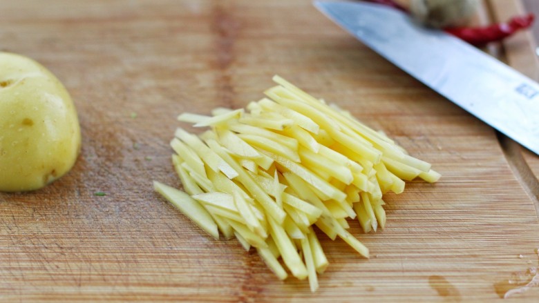 Fried Shredded Pork with Celery and Potatoes