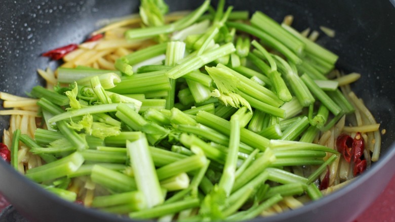 Fried Shredded Pork with Celery and Potatoes