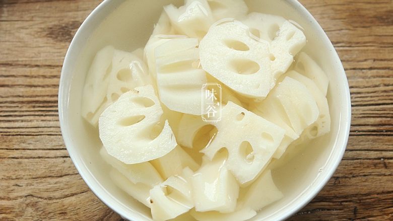 Sweet and sour fresh lotus root as an appetizer